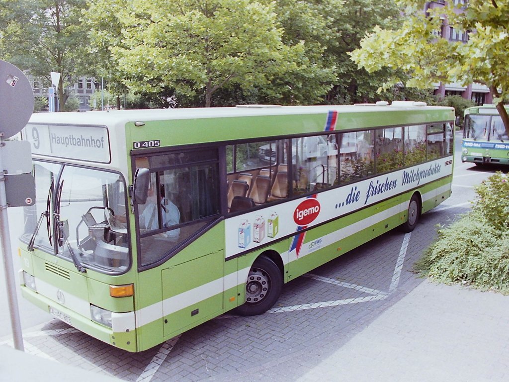 Wagen 19. ... im Juli 1992, zu diesem Zeitpunkt entstanden auch diese Bilder im Bundesbahnweg, mit einer modernisierten Fassung der IGEMO-Werbung, versehen.