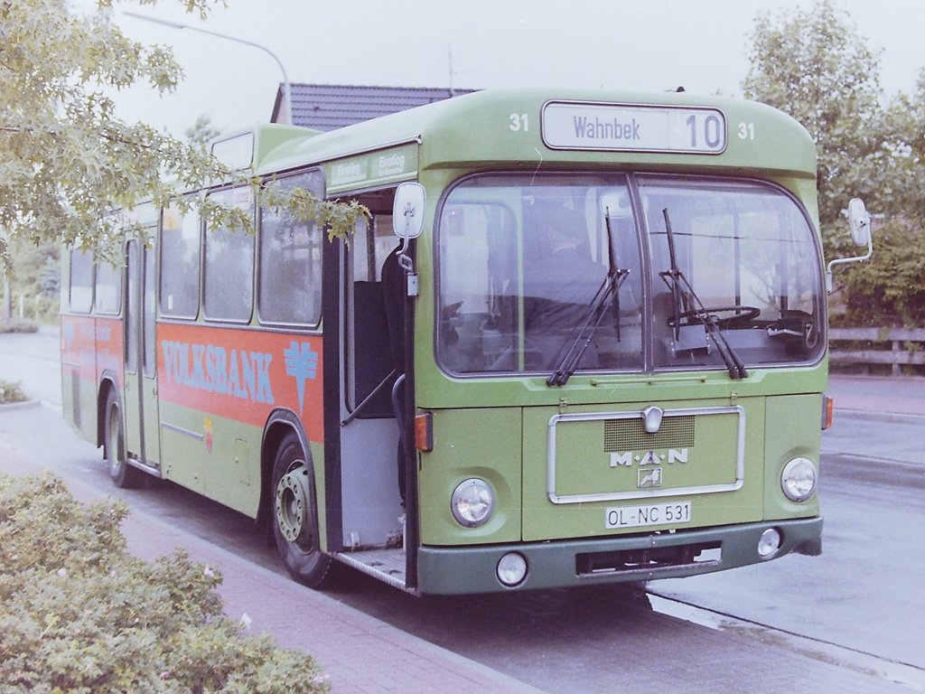 Wagen 31, ... im Juni 1984 erwischte es den Bus erneut. Auf der Rckfahrt zum Depot kam es im Scheideweg kurz vor der Kreuzung Brgerbuschweg zur Kollision mit einem VW-GOLF.  
