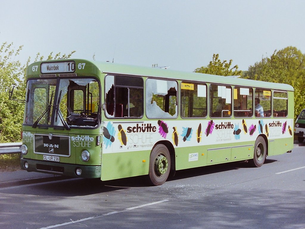 Wagen 67 / Wagen 56. Im August 1988 war der Bus wie bereits beschrieben in einen spektakulren Unfall mit dem baugleichen Wagen 56 verwickelt (siehe: http://pekol-busse.startbilder.de/name/einzelbild/number/147302/kategorie/Neueste.html). 