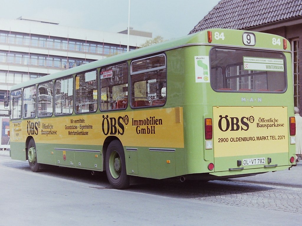 Wagen 84, OL-VT 782, Bj. 1986. Unspektakulr wie immer prsentierte sich der Nachfolger von Wagen 13, auch im Mai 1986, und wie fr BS-Busse auf diesen Seiten schon fast blich, am Bahnhof. Aber diesem BS-Bus war ein Intermezzo der besonderen Art gegnnt, denn ...