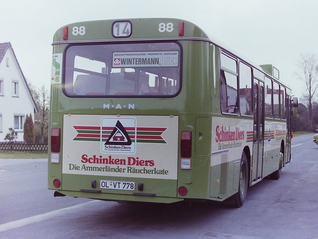 Wagen 88. Die Aufnahmen entstanden im Mai 1986 an der Endstation der Linie 14 in OFENERDIEK. Ich fand das Design eigentlich gut gelungen. Der Bus war rundherum gut anzusehen, aber ...