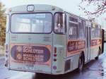 Wagen 149, OL-AC 979, EZ: 1975. Ebenfalls 1983 erhielt Wagen 149 ein neues Aussehen. Der Bus, hier aufgenommen an der Endstation der Linie 14 in OFENERDIEK am 21.11.83, trug diese Werbung bis zu seinem Ausscheiden 1986.