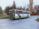 MAN SL 200/146599/wagen-50-wie-schon-erwaehnt-erhielt Wagen 50. Wie schon erwhnt erhielt auch Wagen 50 POINT-Werbung. Auf diesem Bild ist der Bus im Oktober 1983 auf dem Weg zur Endstation AM STADTRAND in der Leuchtenburger Strae. Die Busse der Linie 1 fuhren hierzu bis zur Stadtgrenze, um dann ber Linsweger und Halsbeker Strae, ...