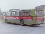 MAN SL 200/146835/wagen-51-aus-anlass-des-200jaehrigen Wagen 51. Aus Anla des 200jhrigen Bestehens der LANDESSPARKASSE ZU OLDENBURG gab es 1986 fr alle Busse mit LzO-Werbung ein blaues Band. Natrlich auch fr Wagen 51. Im Februar entstand diese Aufnahme an der Endstation der Linie 7 in DRIELAKE.