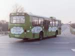 MAN SL 200/149525/wagen-59-am-051283-war-der Wagen 59. Am 05.12.83 war der Bus auf der Linie 15 eingesetzt und biegt hier gerade von der Wilhelmshavener Heerstrae in die Strae Sieben Berge ab. Mittlerweile trug der Bus Werbung fr die Firma ZIERRATH und hatte damit die Nachfolge von Wagen 127 (Bild-Nr.: 142336) angetreten. Die Werbung des Busses wurde aber noch einmal gendert, ...