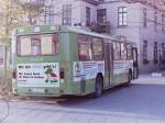 Wagen 89. Im Dezember 1986 stand der Bus als Paketbus in der Vorweihnachtszeit am Lappan. Die VWG bot mit diesem Service den Oldenburgern die Mglichkeit ihre Pakete whrend des Einkaufens hier zu deponieren. Zu diesem Zeitpunkt war der Bus zwar schon etwas besonderes, darauf komme ich spter noch, aber wer ahnte schon, dass man mit dem Bus noch ganz andere Plne hatte. Wie schon mal erwhnt, 1986 war das Jahr in dem die ersten Busse mit Vollwerbung ausgestattet wurden und die GSG hatte wohl Gefallen an dieser Form der Werbung gefunden.