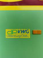 VWG Oldenburg/152845/-wurden-spaeter-diese-schmalen-gelben ... wurden spter diese schmalen gelben Aufkleber verwendet, die dann gleichzeitig wie hier bei Wagen 60 auch auf den Bussen angebracht wurden. Im Rahmen der Einfhrung der ersten Standradlinienbusse Typ II wurden die Aufkleber dann wei und grer, ...
