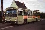 Wagen 136, OL-AC 886, EZ: 1974. Auch Wagen 136 hatte ich mit der ersten Version der TURM-Werbung bislang nur in s/w gezeigt. Hier nun eine Farbaufnahme aus dem Mai 1980. Der Bus steht an der Endstation der Linie 14 in OFENERDIEK. Die Endstelle lag da ...