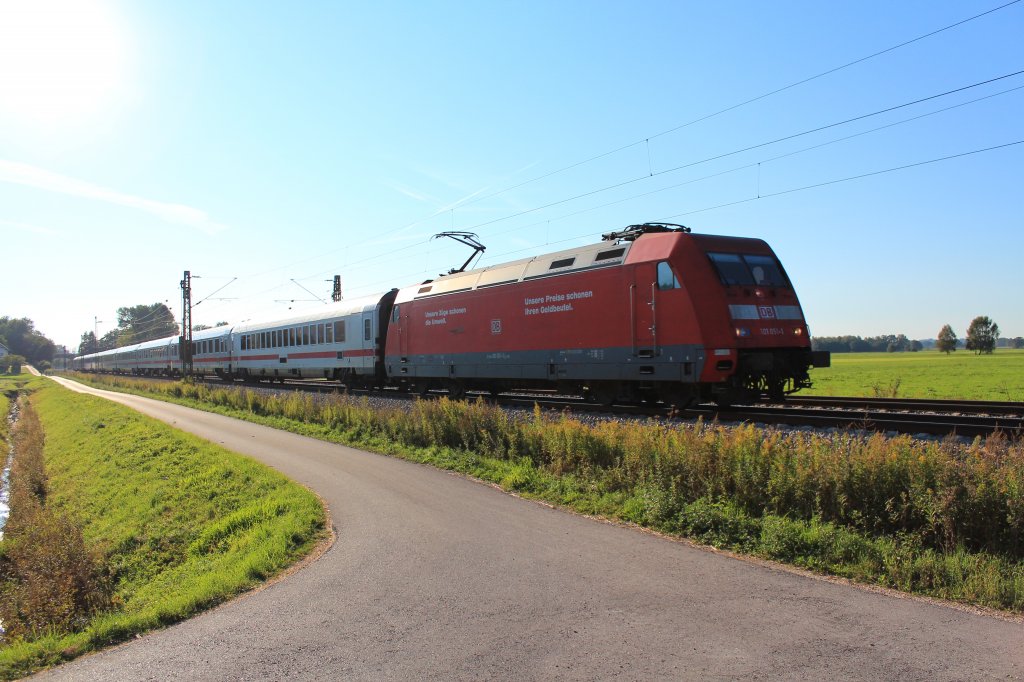 101 051-1 am 9. September 2012 auf dem Weg in Richtung Salzburg. Aufgenommen kurz vor �bersee am Chiemsee.