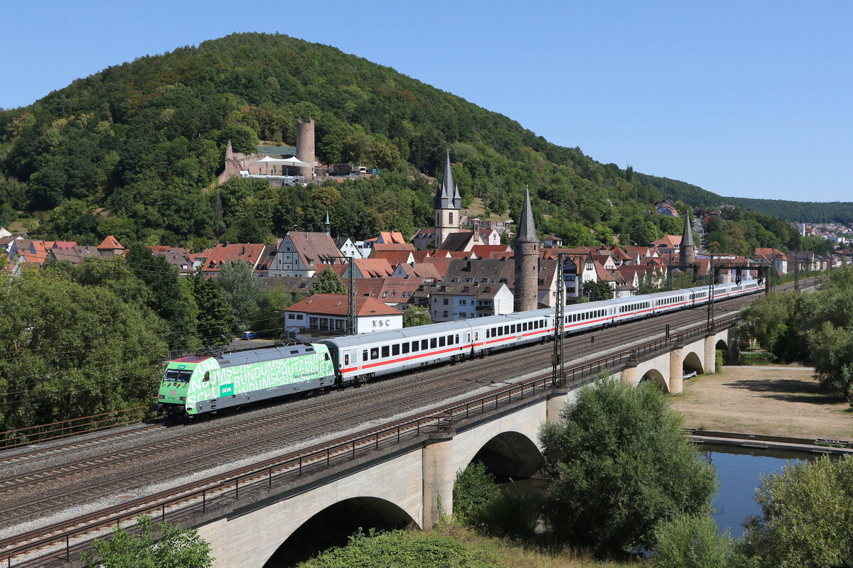 101 005  DEVK  mit dem IC K�nigssee am 8. August 2022 in Gem�nden am Main.