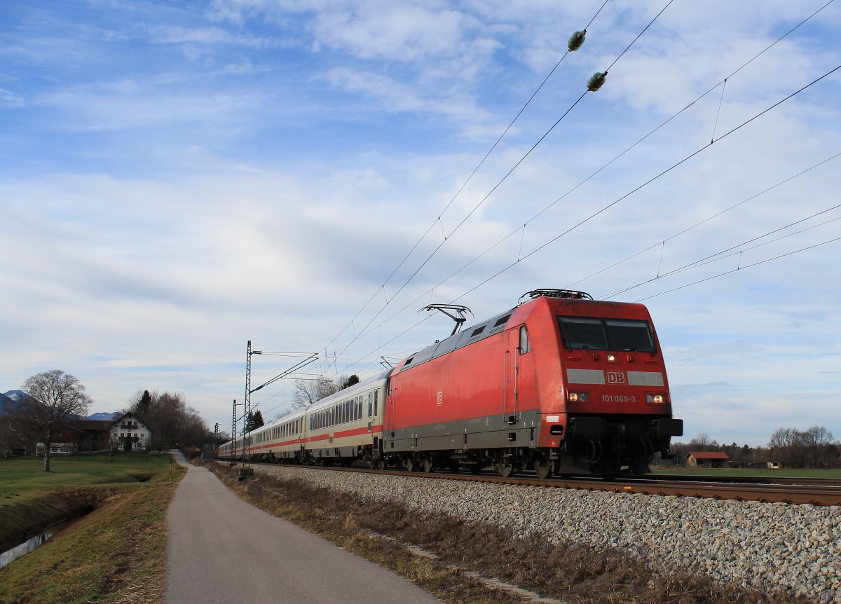 101 069-3 am 1. Januar 2013 bei �bersee am Chiemsee.