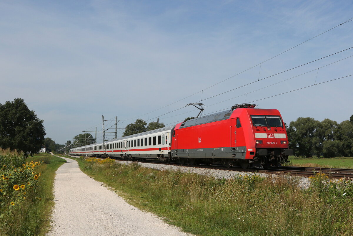101 088 aus M�nchen kommend am 21 August 2021 bei �bersee am Chiemsee.
