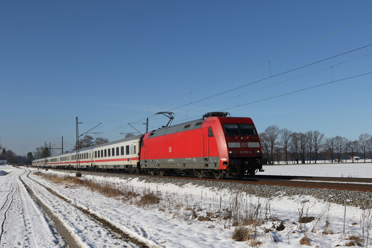 101 090 aus M�nchen kommend am 24. Januar 022 bei �bersee am Chiemsee.