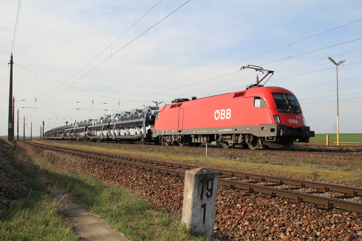 1016 027-5 mit einem Autozug am 21. M�rz 2013 in Gramatneusiedel.