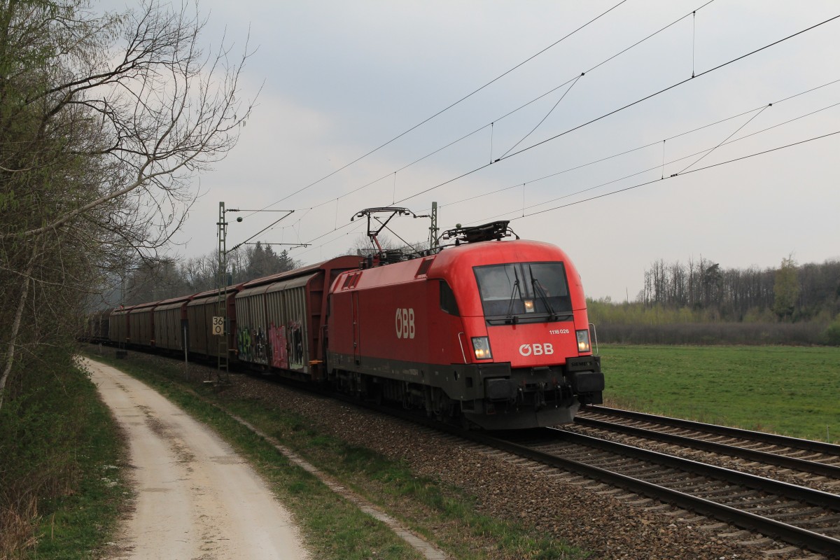 1116 026-6 ist mit einem G�terzug auf dem Weg nach Salzburg. Aufgenommen am 5. April 2014 bei �bersee.