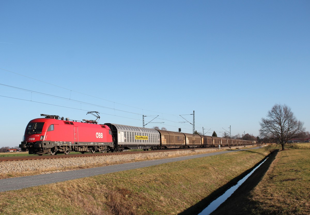 1116 036-5 mit einem G�terzug am 23. Dezember 2015 bei �bersee.