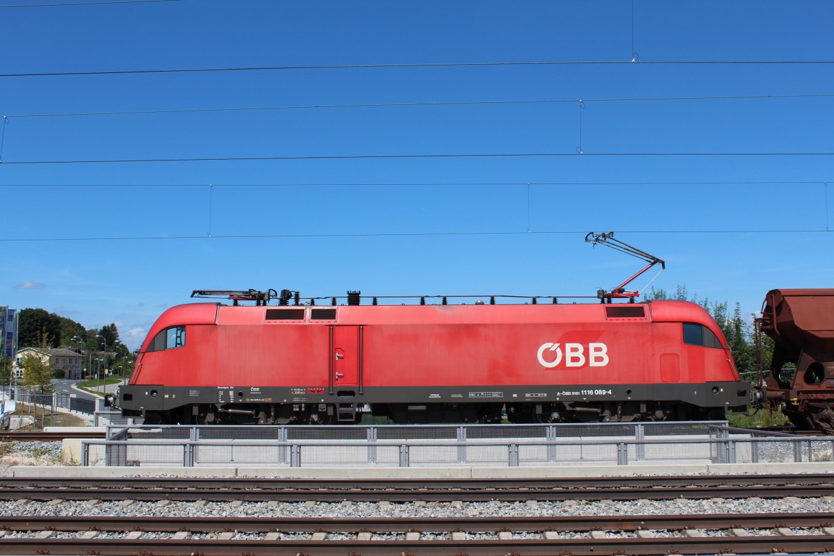 1116 089-4 am 17. August 2012 im Bahnhof von �bersee am Chiemsee.