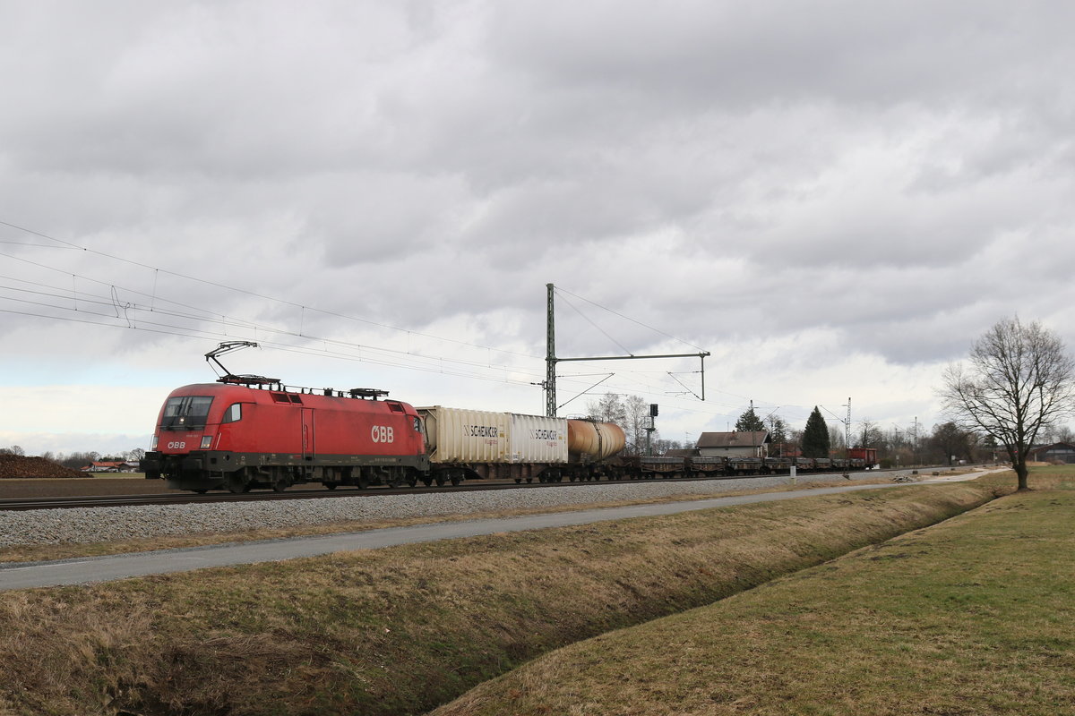 1116 121 mit einem kurzen Mischer am 11. Februar 2020 bei �bersee am Chiemsee.