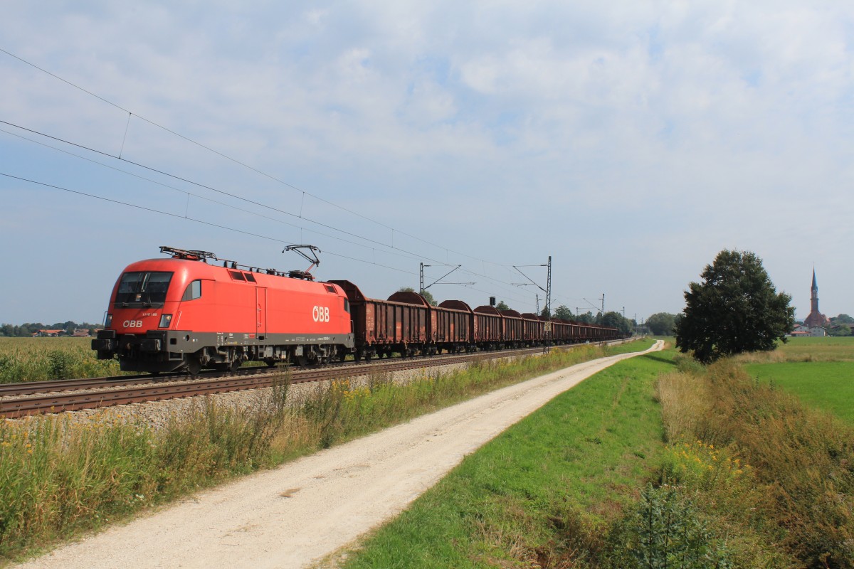 1116 188-4 mit einem Ganzzug offener G�terwagen am 24. August 2013 bei �bersee am Chiemsee.