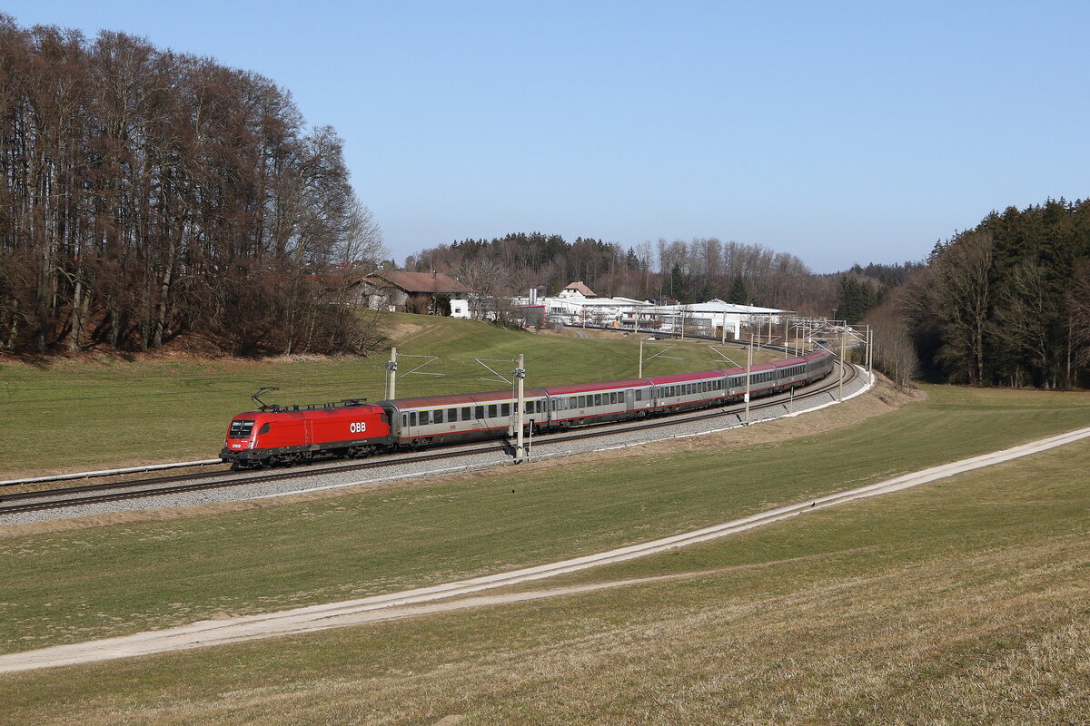 1116 264 war am 7. M�rz 2025 mit einem  EC  bei Axdorf im Chiemgau in Richtung M�nchen unterwegs.