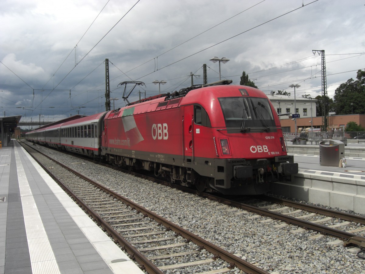 1216 014-1 am 24. Juni 2008 im Bahnhof von Rosenheim.