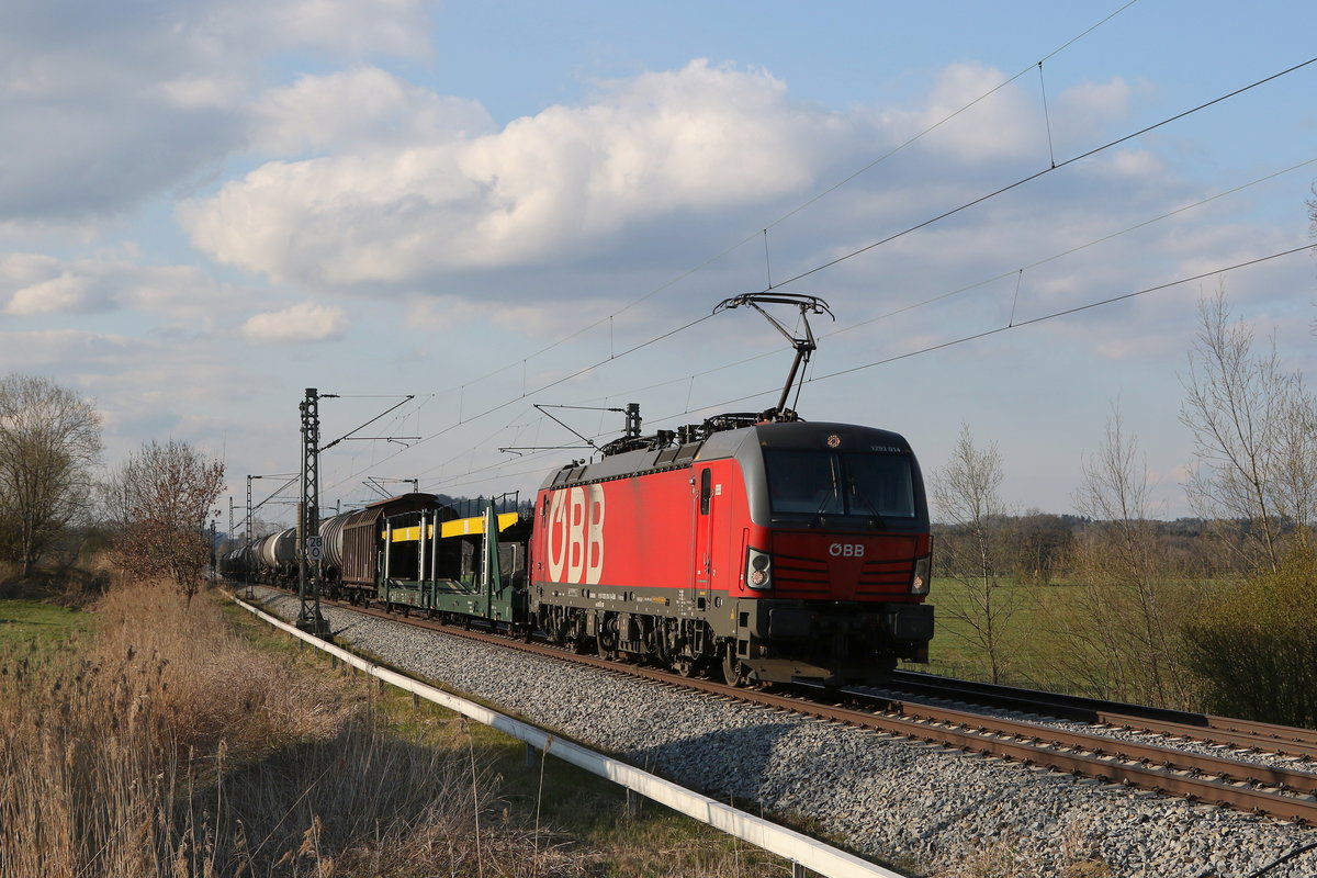 1293 014 mit einem  Mischer  aus M�nchen kommend am 16. April 2021 bei Bernau.