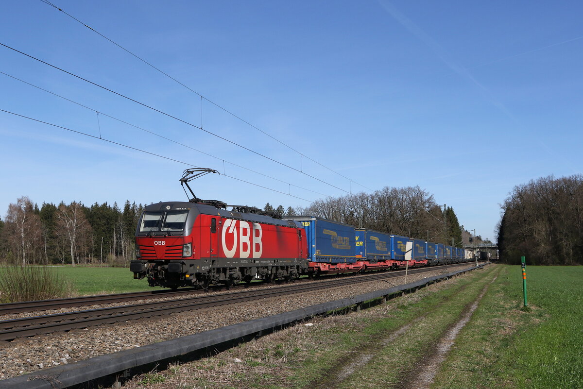 1293 177 mit dem  Walter-KLV  aus M�nchen kommend am 20. M�rz 2024 bei Brannenburg  im Inntal.