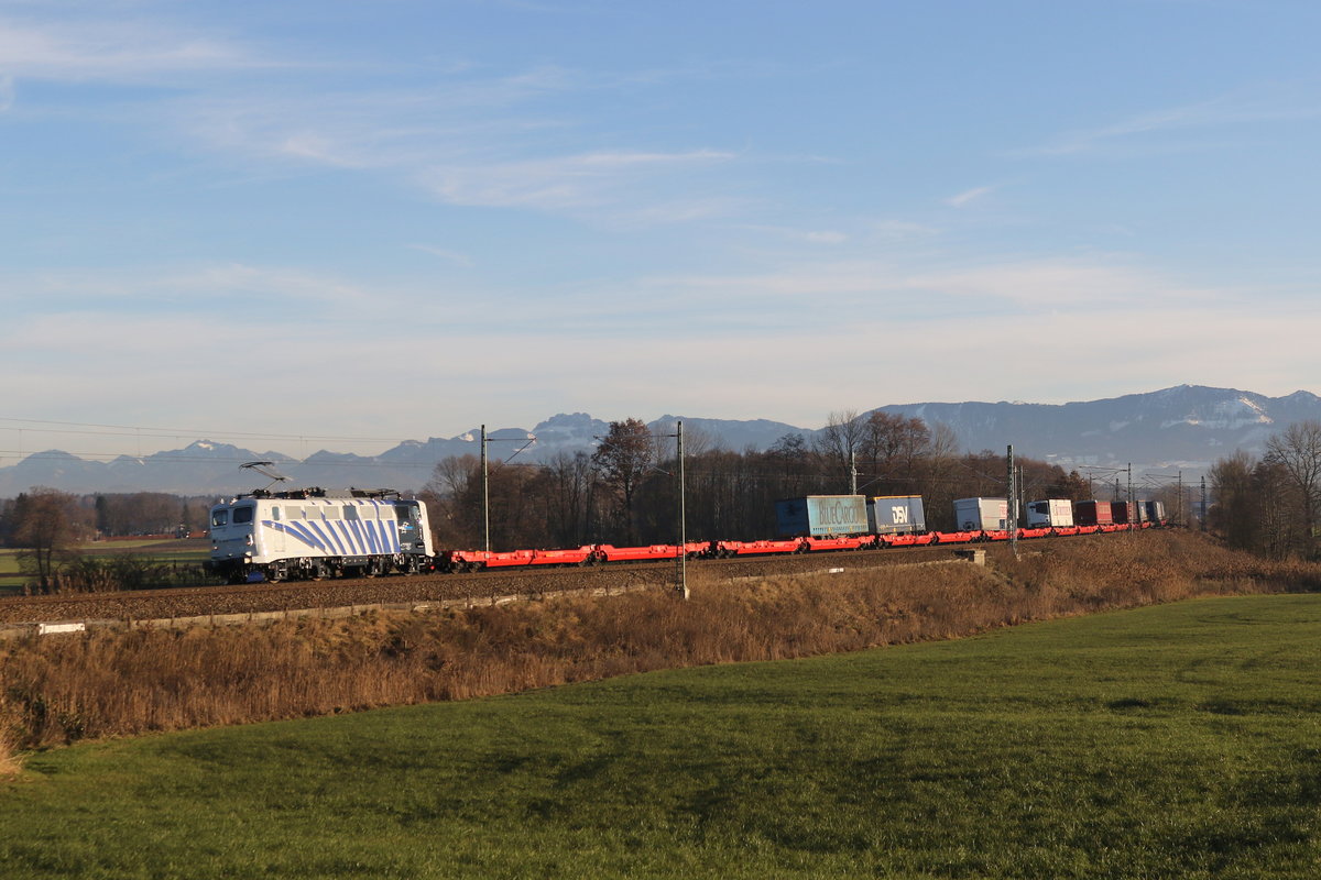 139 177 kam sp�ter mit einem schwach beladenen  KLV  aus Rosenheim zur�ck. Aufgenommen am 6. Dezember 2019 bei Rann.
