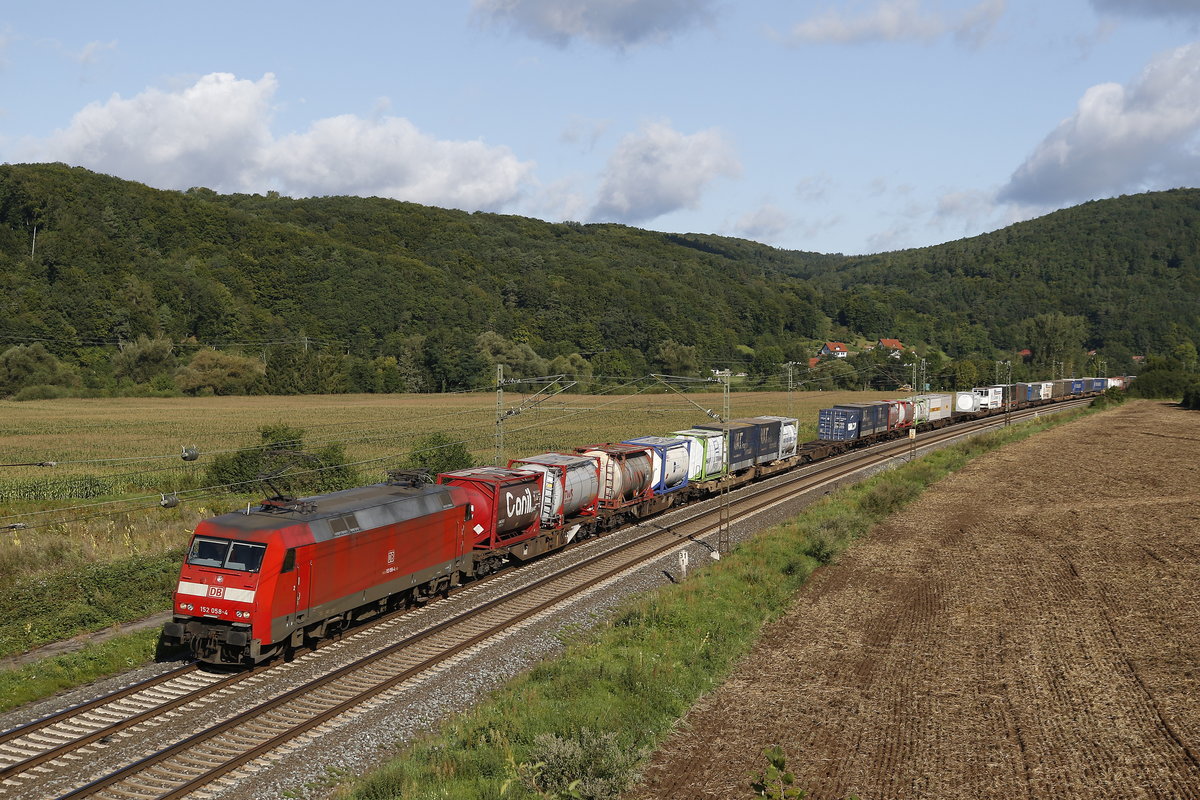 152 058-4 war am 19. August 2017 mit einem  KLV  bei Harrbach in Richtung W�rzburg unterwegs.