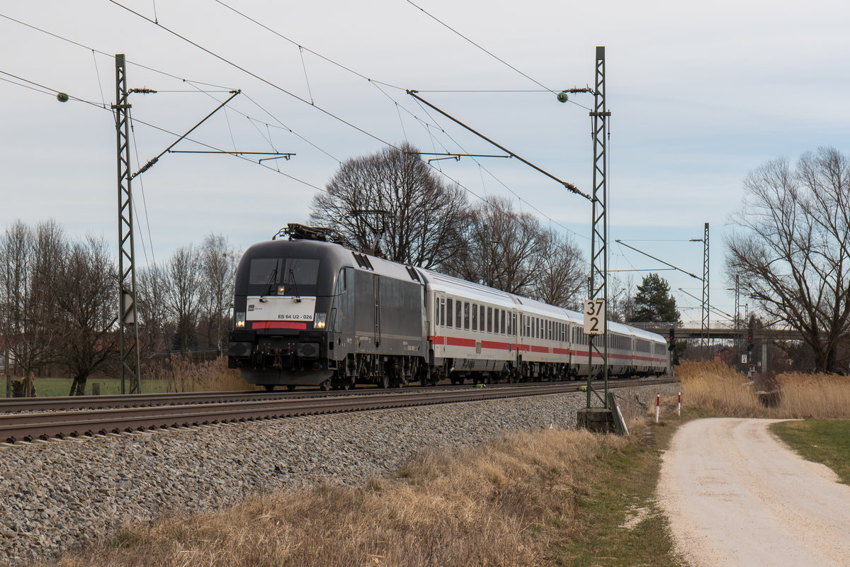 182 526 mit dem  IC K�nigssee  am 20. Februar 2016 aus Freilassing kommend bei �bersee.