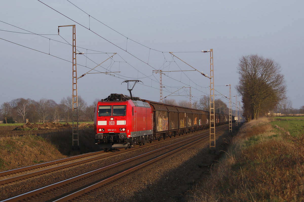 185 121 war am 29. M�rz 2019 bei Loxstedt in Richtung Bremerhaven unterwegs.