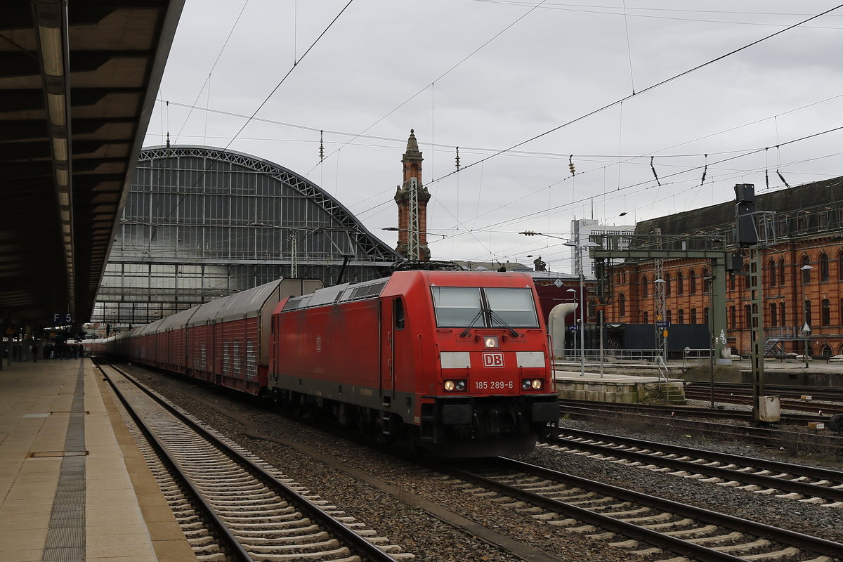 185 289 bei der Durchfahrt des Bremer Hauptbahnhofs am 27. M�rz 2019.