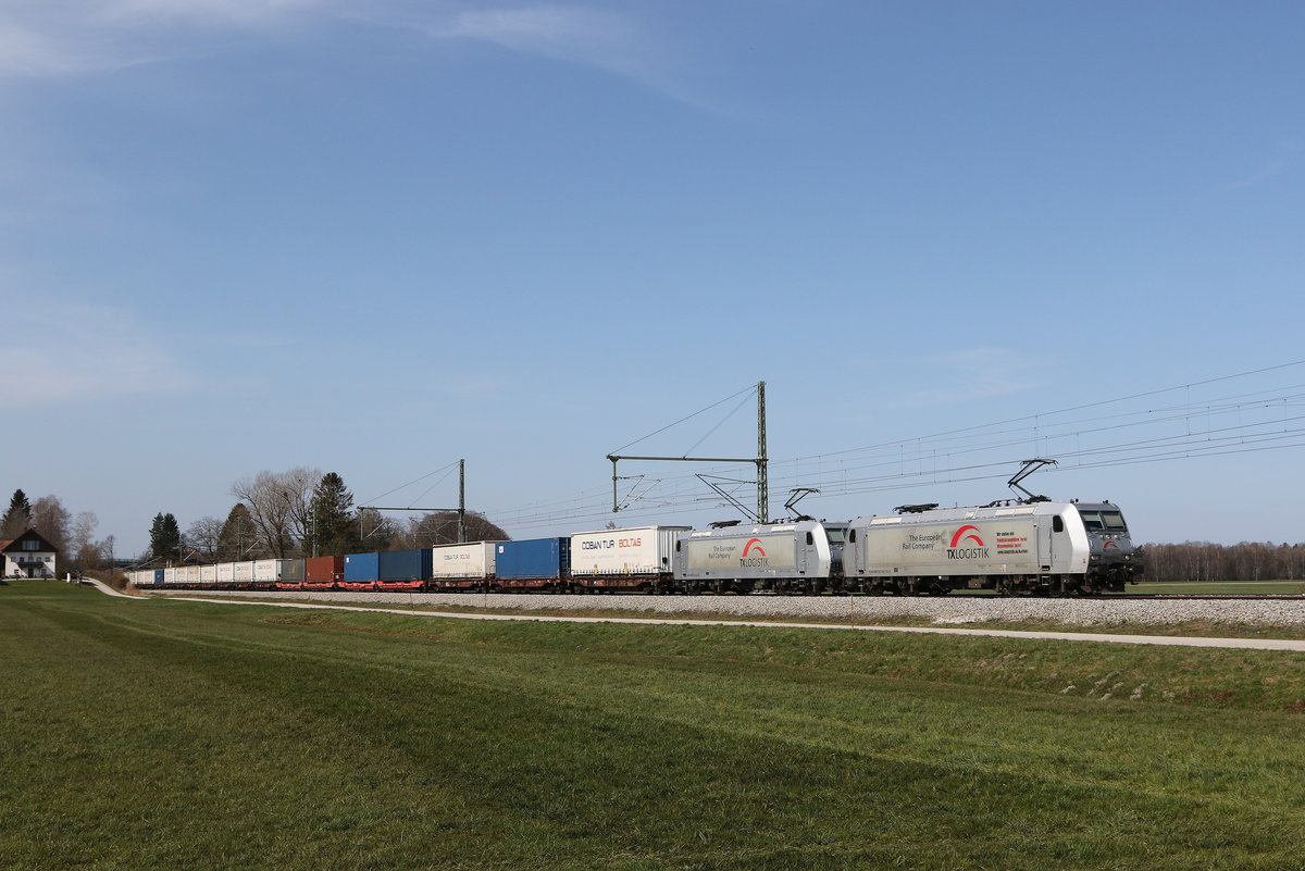 185 537 & 185 531 mit einem  KLV  aus M�nchen kommend am 1. April 2021 bei �bersee am Chiemsee.