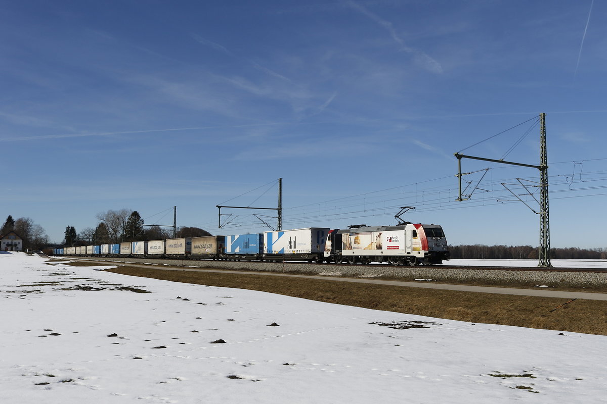 185 664 mit dem  Ekol  auf dem Weg nach Freilassing am 16. Februar 2019 bei �bersee am Chiemsee.