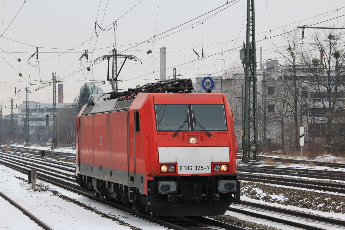 186 325-1 am 27. M�rz 2013 in M�nchen-Heimeranplatz.