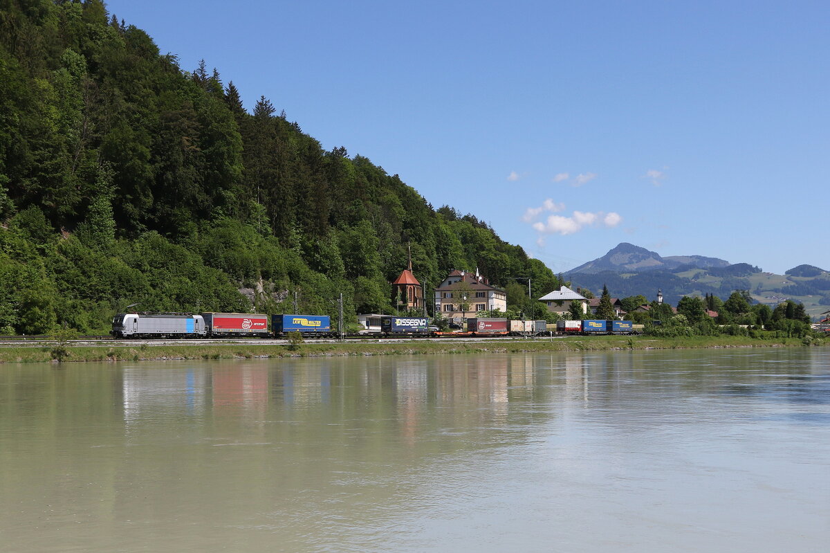 193 132 mit einem  KLV  aus M�nchen kommend am 14. Mai 2024 bei Kufstein am Inn.