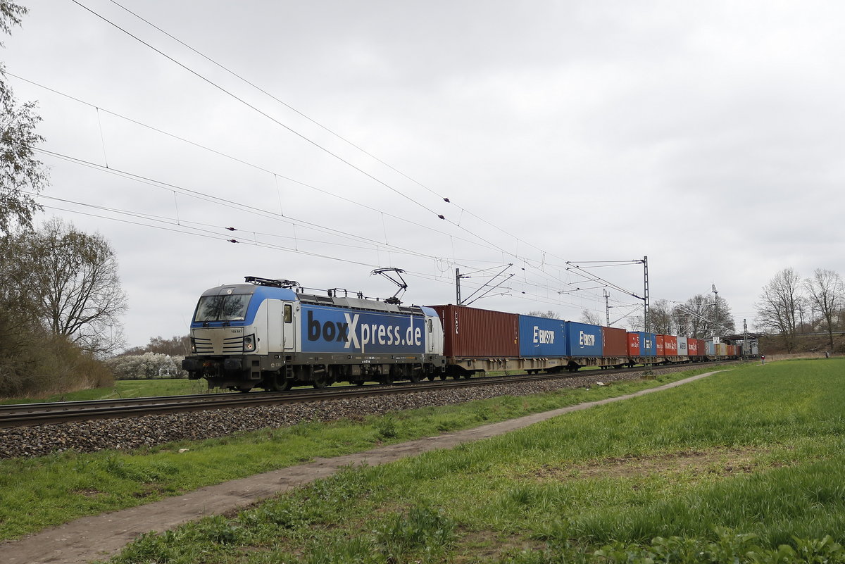 193 841 von  BoxXpress  mit einem Containerzug am 28. M�rz 2019 bei Bremen-Mahndorf.