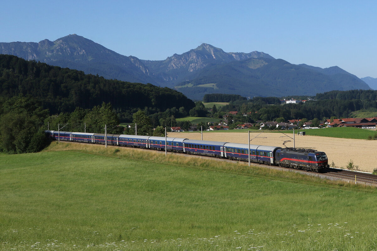 193 962 mit einem  Nightjet  aus M�nchen kommend am 19. Juli 2025 bei Vachendorf.