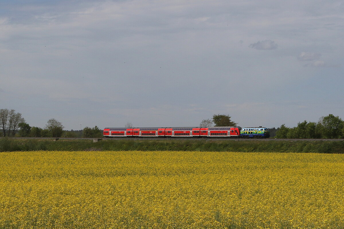 218 443 war am 2. Mai 2024 bei Ponholz in Richtung Schwandorf unterwegs.