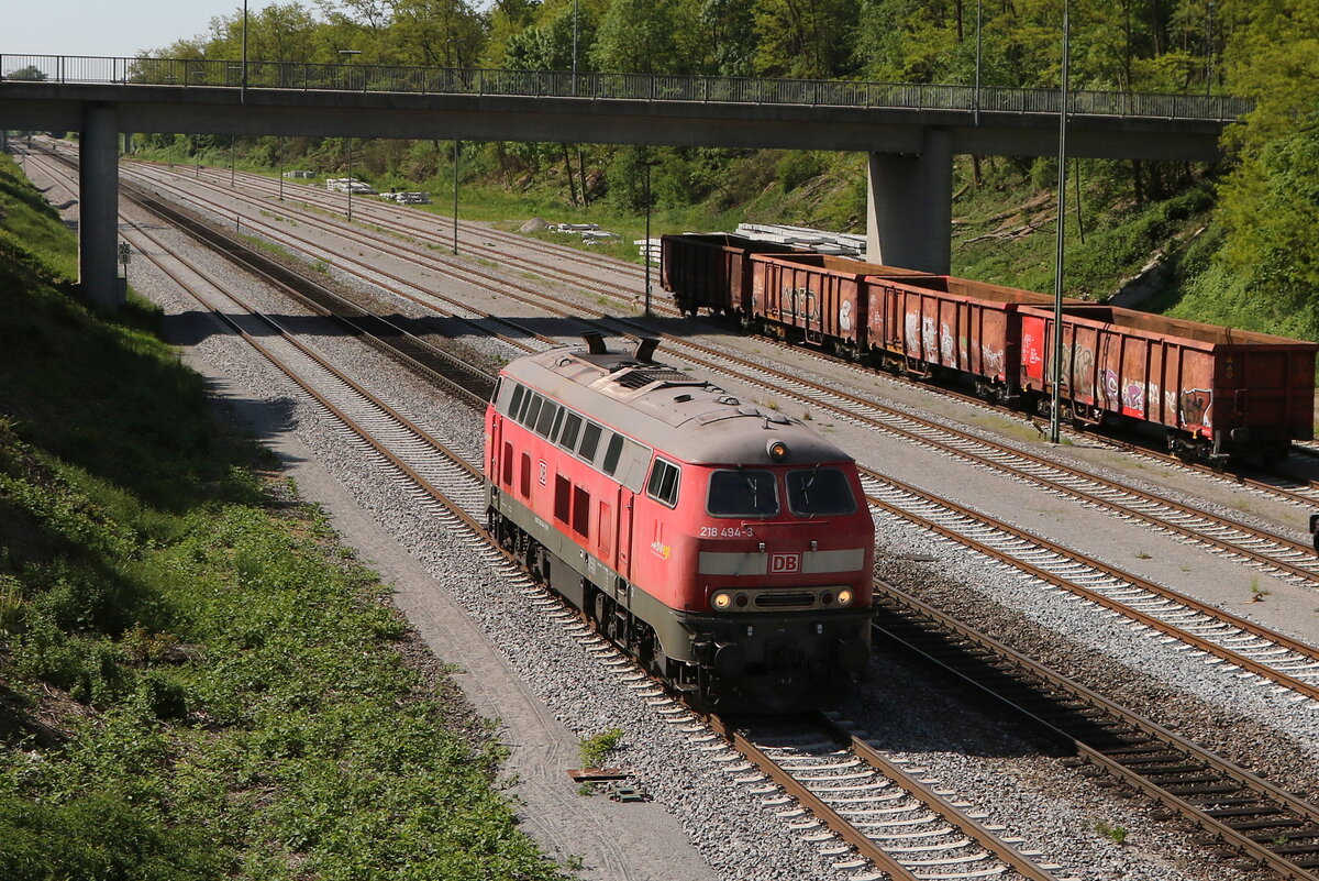 218 494 bei der Einfahrt in Maxh�tte-Haidhof am 14. Mai 2025.