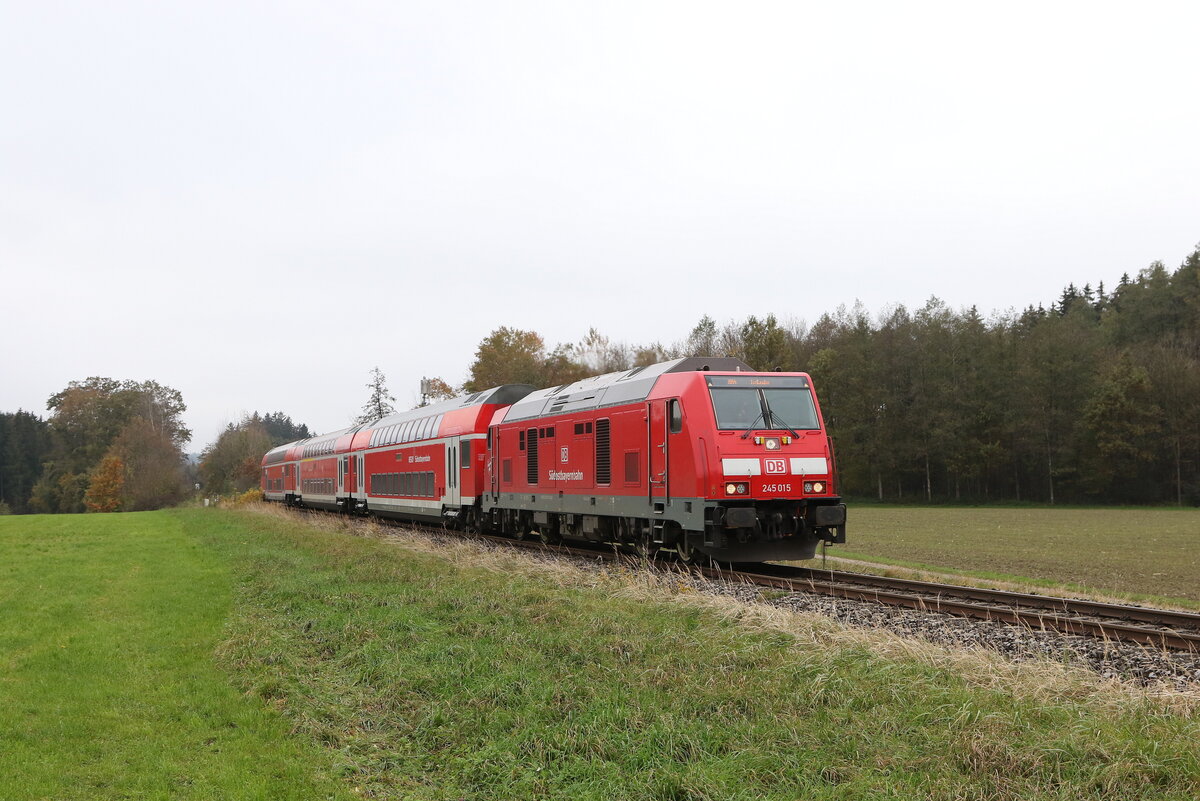245 015 aus M�hldorf kommend am 28. Oktober 2024 bei Kirchansch�ring.
