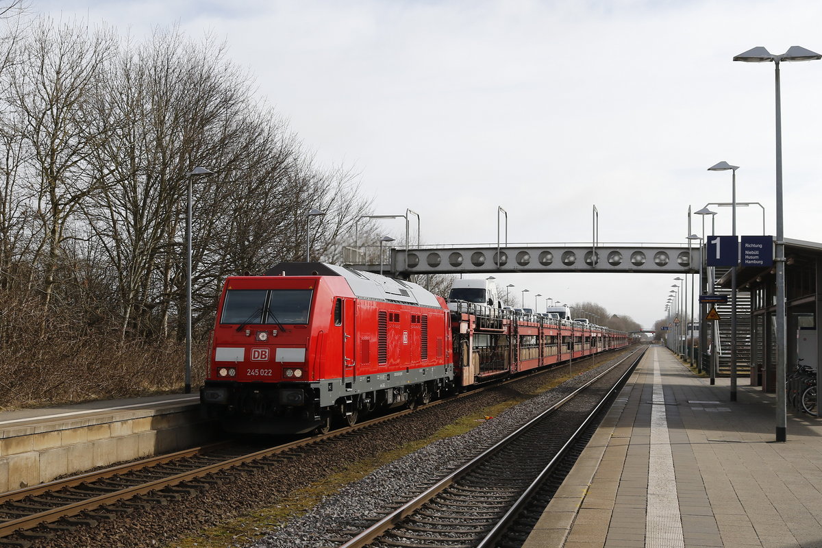 245 022 war mit einem Sylt-Shuttle am 21. M�rz 2018 in Morsum unterwegs in Richtung Westerland.