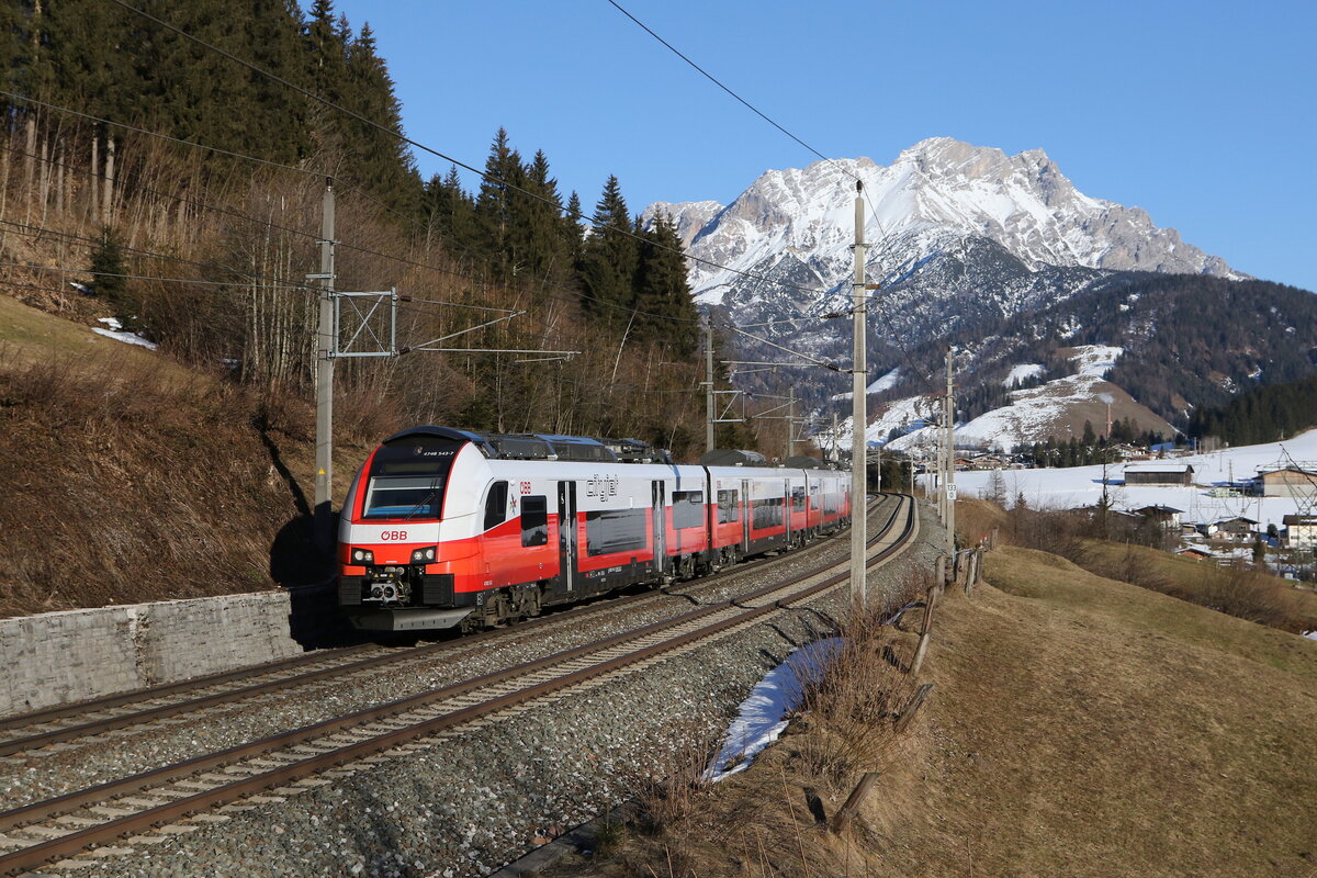 4748 043 war am 5. Februar 2025 bei Pfaffenschwend in Richtung St. Johann unterwegs.