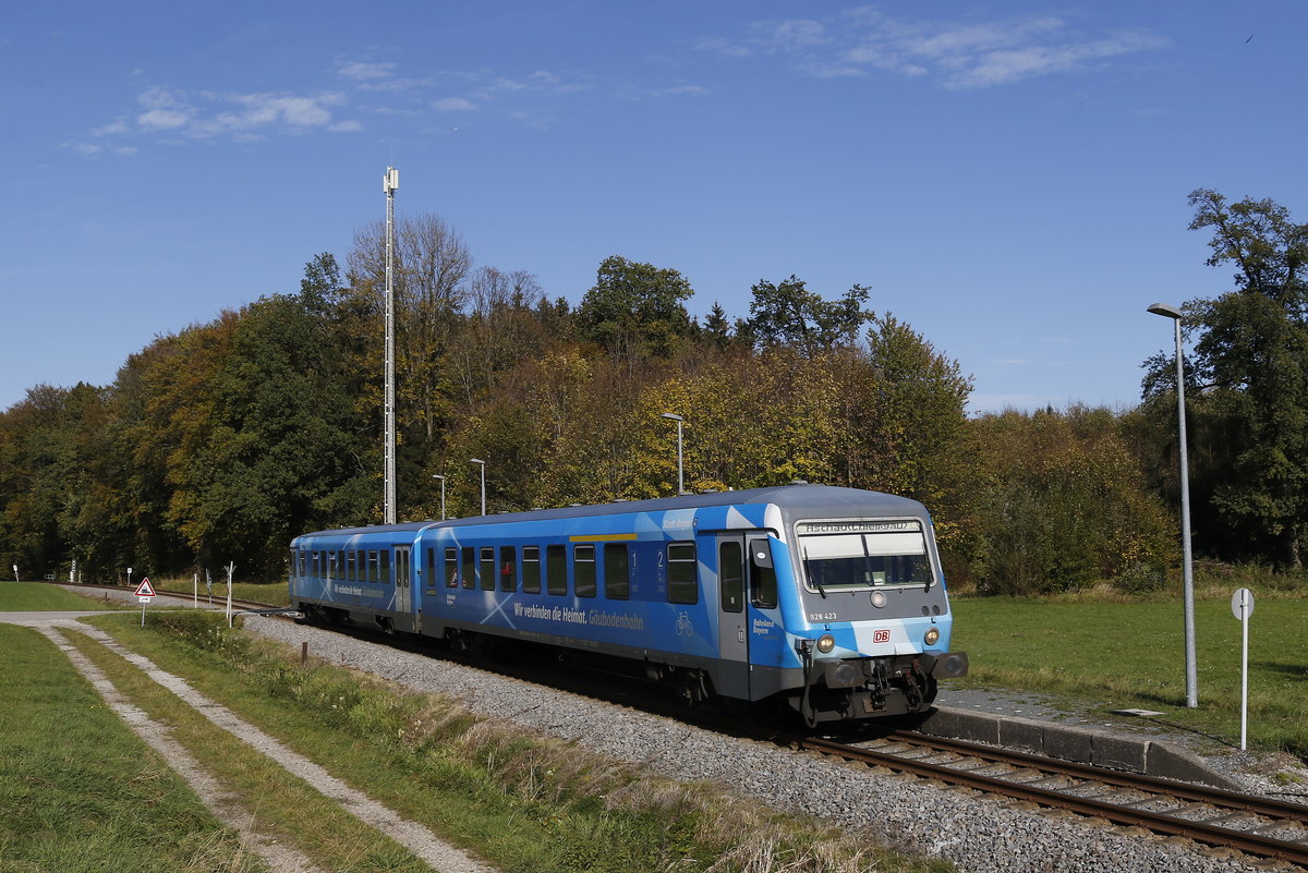 628 423 am 26. Oktober 2018 auf dem Weg nach Aschau beim Haltepunkt  Umrathshausen Ort .