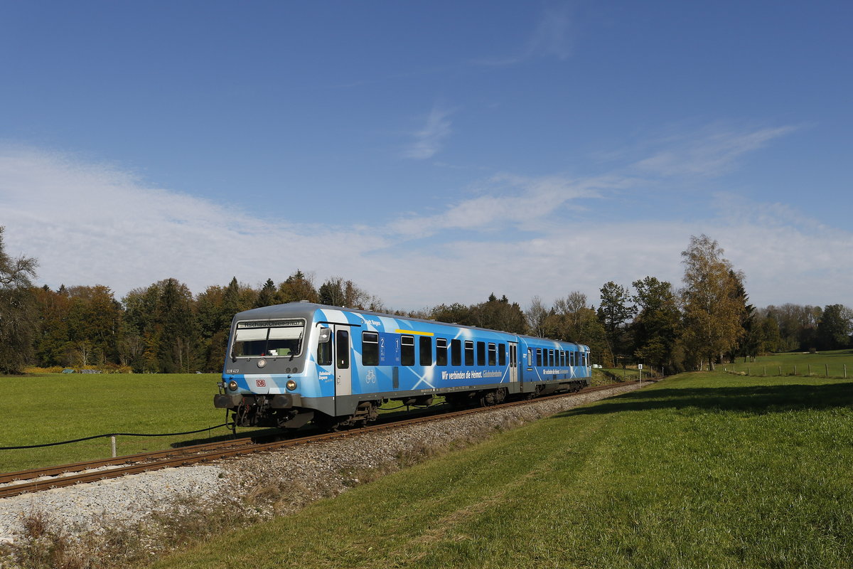 628 423 pendelte am 26. Oktober 2018 auf der  Chiemgau-Bahn  zwischen Prien am Chiemsee und Aschau im Chiemgau. Aufgenommen kurz vor dem Haltepunkt  Vachendorf .