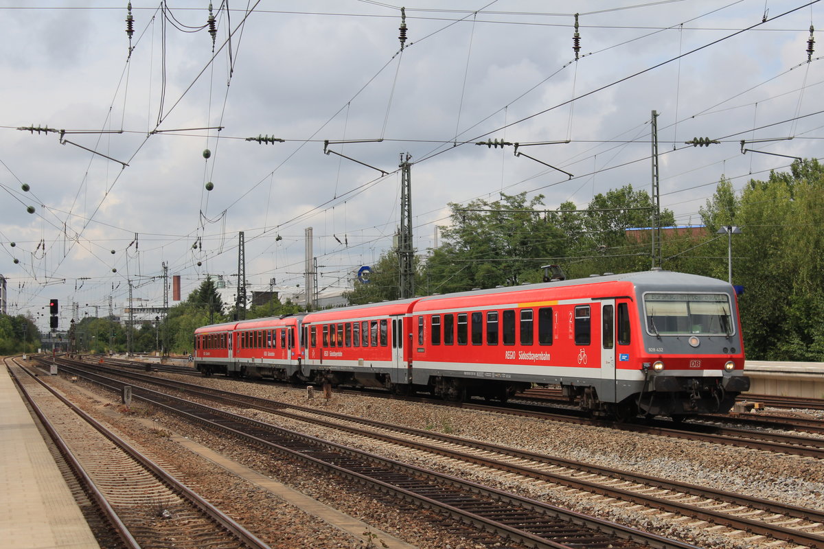628 432 am 26. August 2013 bei der Einfahrt in M�nchen-Heimeranplatz.