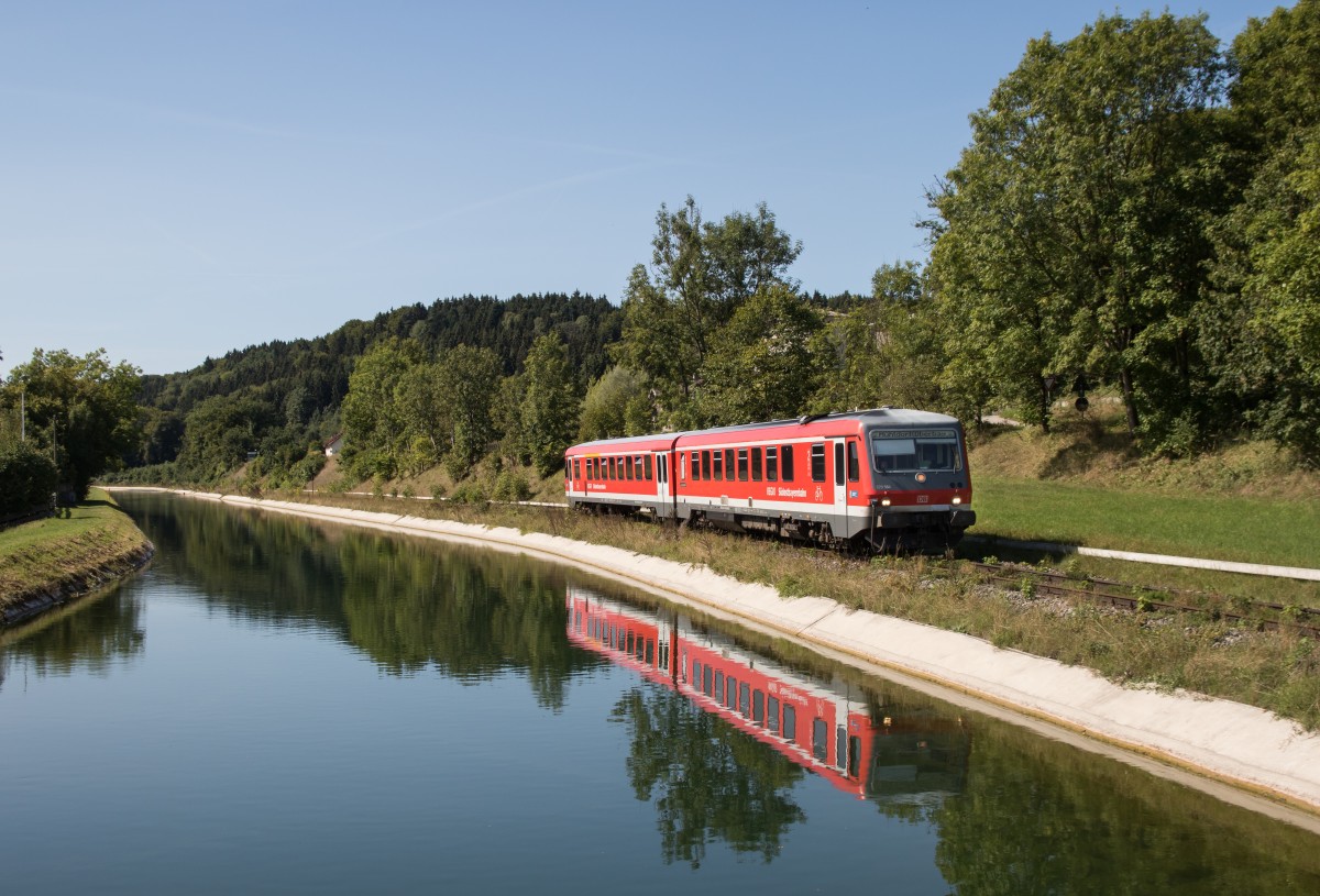 628 584 auf dem Weg nach Garching am 26. August 2015 am Alzkanal bei Schalchen.
