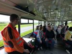 Die Fahrgäste des 12.  Unstrut-Schrecke-Express  im EBS 772 345 am 01.05.2016. (Foto: Ralf Kuke)