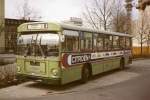 Wagen 117, OL-AC 937, EZ: 1971. Im März 1981 machte Werner Striepling diese Aufnahme von Wagen 117. Der Bus steht im Bundesbahnweg. Die auffällige Werbung für den Citröen Händler MUNDERLOH in der Kreyenstraße trug der Bus seine gesamte Dienstzeit über. Im Herbst 1981 wurde der Bus durch Wagen 53 ersetzt.