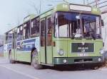 Wagen 66, OL-UR 235, Bj. 1984. Zusammen mit Wagen 38 (Bild.Nr.: 149386) erhielt auch Wagen 66 1984 Werbung fr das VAG-NUTZFAHRZEUGZENTRUM. Beide Lackierungen waren absolut identisch. Der Bus steht hier im Dezember 1986 im Bundesbahnweg am Standort fr Reservebusse.